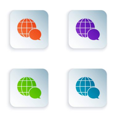 Beyaz arka planda izole konuşma kabarcık simgesinden yapılan renk dünya haritası. Dünya 'da küresel iletişim şeması. Renkli kare düğmeleri simgeleri ayarlayın. Vektör Illustration