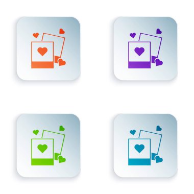 Renk Iki boşluk fotoğraf çerçeveleri ve kalpler simgesi beyaz arka planda izole. Sevgililer günü sembolü. Renkli kare düğmeleri simgeleri ayarlayın. Vektör Illustration