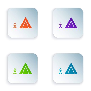 Beyaz arka planda izole ahşap Yangın simgesi ile renk turist çadır. Kamp sembolü. Renkli kare düğmeleri simgeleri ayarlayın. Vektör Illustration