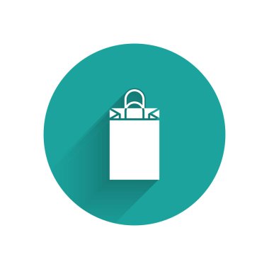 Beyaz Kağıt alışveriş çantası simgesi uzun gölge ile izole. Paket işareti. Yeşil daire düğmesi. Vektör Illustration