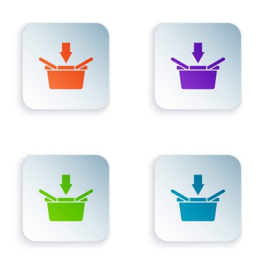 Beyaz arka planda izole renkli alışveriş sepeti simgesi. Online satın alma kavramı. Teslimat hizmeti işareti. Alışveriş sepeti sembolü. Renkli kare düğmeleri simgeleri ayarlayın. Vektör Illustration