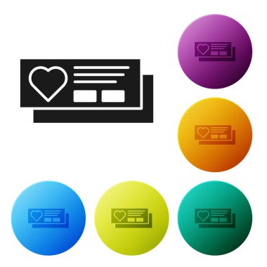 Beyaz arka planda izole kalp simgesi ile siyah bilet. Kalp ile biniş kartı. Simgeler renkli daire düğmelerini ayarlayın. Vektör Illustration