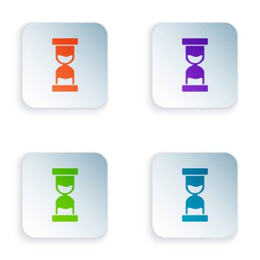 Beyaz arka plan üzerinde izole akan kum simgesi ile renkli eski kum saati. Kum saati işareti. İş ve zaman yönetimi konsepti. Renkli kare düğmeleri simgeleri ayarlayın. Vektör Illustration