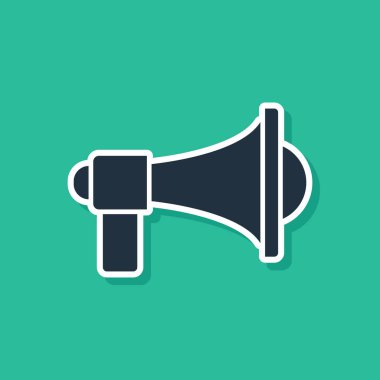 Mavi megafon simgesi yeşil arka planda izole. Yüksek sesle konuşma uyarısı kavramı. Ağızlık için Bullhorn çığlık promosyonu. Vektör Illustration