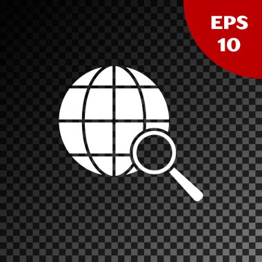 Şeffaf koyu arka planda izole dünya simgesi ile beyaz büyüteç. Dünyayı analiz ediyorum. Küresel arama işareti. Vektör Illustration