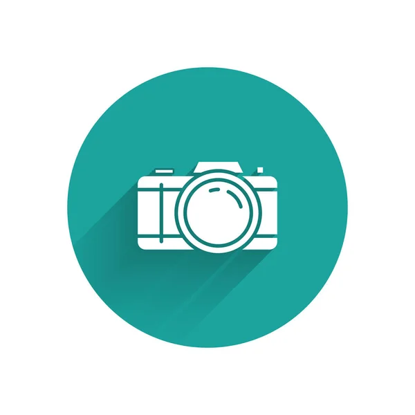 White Photo camera icon isolated with long shadow. Foto camera icon. Green circle button. Vector Illustration — Stock Vector