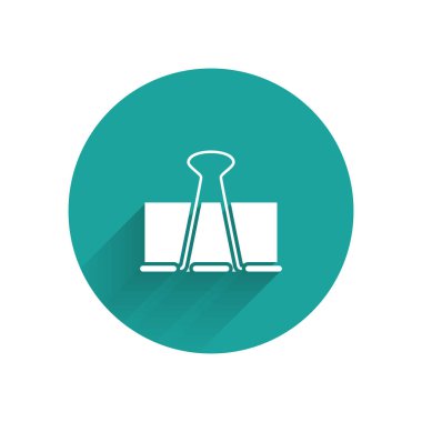 Beyaz bağlayıcı klip simgesi uzun gölge ile yalıtılmış. Ataş. Yeşil daire düğmesi. Vektör Illustration