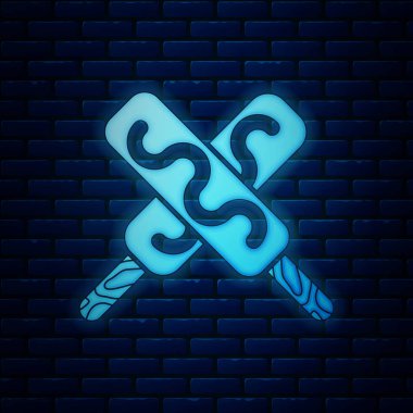 Duvarda izole edilmiş parlak neon dondurma ikonu. Güzel sembol. Vektör İllüstrasyonu