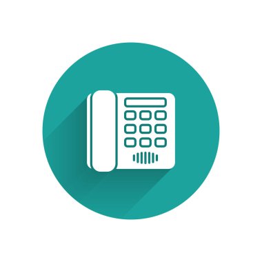 Beyaz Telefon ikonu uzun gölgeli izole edilmiş. Sabit telefon. Yeşil daire düğmesi. Vektör İllüstrasyonu
