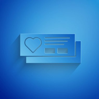 Kağıt kesilmiş bilet mavi arka planda izole kalp simgesi ile. Kalp ile biniş kartı. Kağıt sanatı tarzı. Vektör Illustration