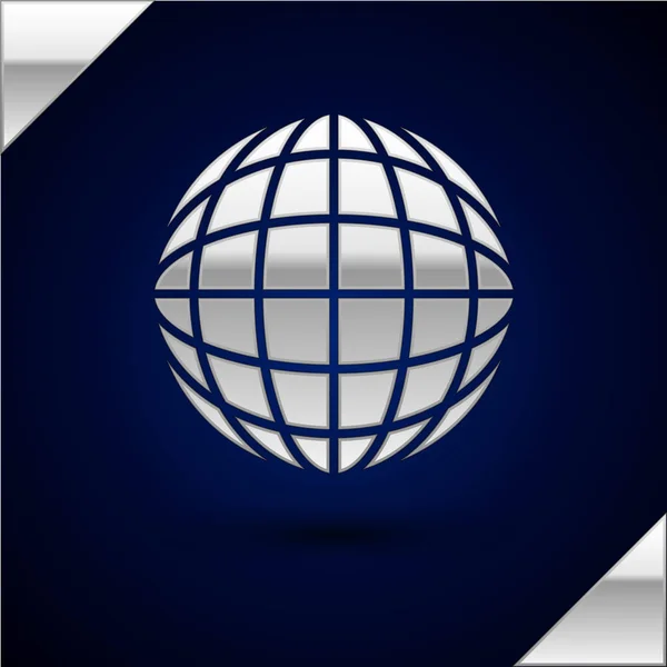 Argento icona del globo terrestre isolato su sfondo blu scuro. Segno del mondo o della Terra. Simbolo internet globale. Forme geometriche. Illustrazione vettoriale — Vettoriale Stock