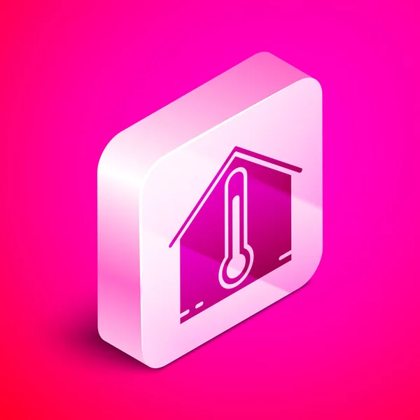 Icono de temperatura de la casa isométrica aislado sobre fondo rosa. Icono del termómetro. Botón cuadrado plateado. Ilustración vectorial — Archivo Imágenes Vectoriales