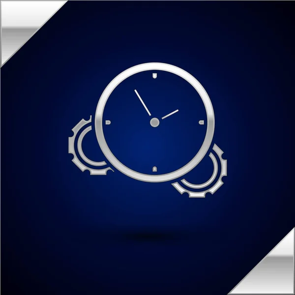 Gümüş Zaman Yönetimi simgesi koyu mavi arka plan üzerinde izole. Saat ve dişli işareti. Verimlilik sembolü. Vektör İllüstrasyonu — Stok Vektör