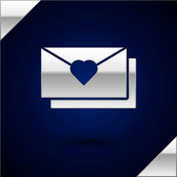 濃い青色の背景に隔離されたバレンタインハートアイコンを持つシルバーエンベロープ。メッセージの愛。手紙の愛とロマンスベクトルイラストレーション — ストックベクタ