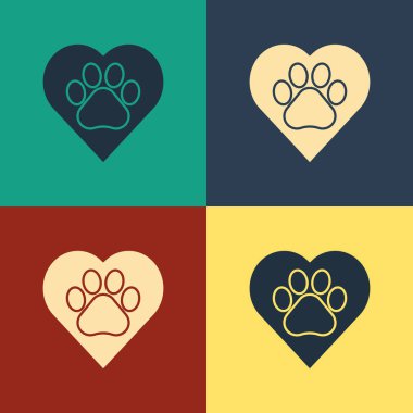 Renk arka planda izole hayvanlar ayak izi simgesi ile Renk Kalp. Kalbinde evcil hayvan pençesi. Hayvanlara sevgiler. Vintage tarzı çizim. Vektör İllüstrasyonu