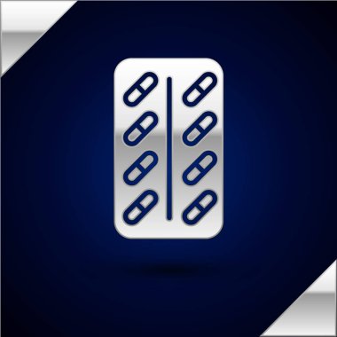 Koyu mavi arka plan üzerinde izole blister paketi simgesi Gümüş Pills. Tablet için tıbbi ilaç paketi: vitamin, antibiyotik, aspirin. Vektör İllüstrasyonu
