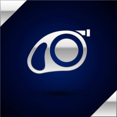 Koyu mavi arka plan üzerinde izole karabina simgesi ile Gümüş Geri Çekilebilir kordon tasma. Evcil köpek kurşunu. Evcil hayvan malzemeleri. Açık havada yürüyüş için hayvan aksesuarı. Vektör İllüstrasyonu