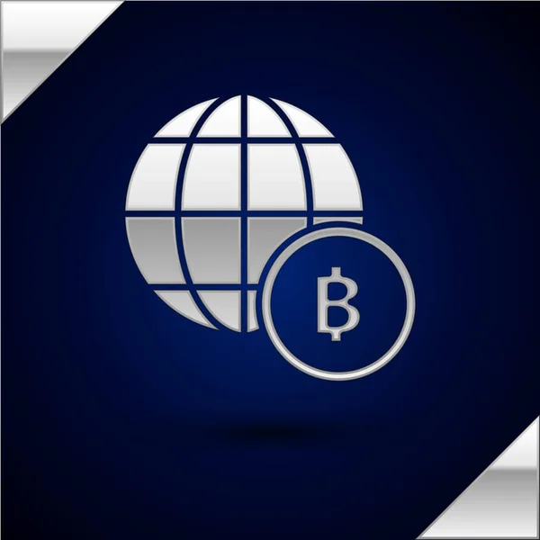 Zilveren Globe en cryptogeld Coin Bitcoin-pictogram geïsoleerd op donker blauwe achtergrond. Fysieke bit munt. Blockchain gebaseerde Secure crypto-valuta. Vector illustratie — Stockvector