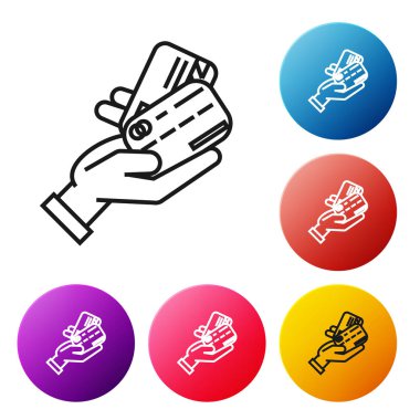 Siyah çizgi Beyaz arka plan üzerinde izole kredi kartı simgesi ile tutan Insan el. Online ödeme. Kartla ödeyin. Finansal operasyonlar. Simgeleri renkli daire düğmeleri ayarlayın. Vektör İllüstrasyonu