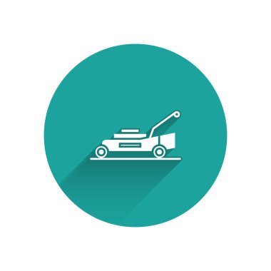 Uzun gölgeli beyaz çim biçme makinesi simgesi. Çim biçme makinesi çim biçiyor. Yeşil daire düğmesi. Vektör İllüstrasyonu