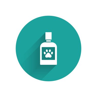 Beyaz Köpek ilaç şişe simgesi uzun gölge ile izole. Haplarla dolu bir kap. Hayvanlar için reçeteli ilaç. Yeşil daire düğmesi. Vektör İllüstrasyonu