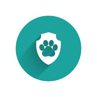 Beyaz Hayvan sağlık sigortası simgesi uzun gölge ile izole. Evcil hayvan koruma simgesi. Köpek ya da kedi pençesi izi. Yeşil daire düğmesi. Vektör İllüstrasyonu