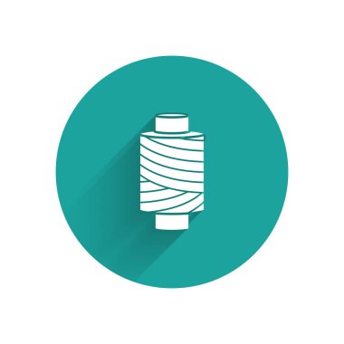 Makarna simgesine uzun gölgeli beyaz dikiş ipliği. İplik makarası. İplik kutusu. Yeşil daire düğmesi. Vektör İllüstrasyonu