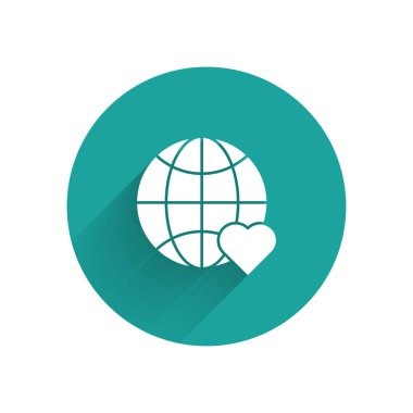 Beyaz Kalp dünya - aşk simgesi uzun gölge ile izole. Yeşil daire düğmesi. Vektör İllüstrasyonu