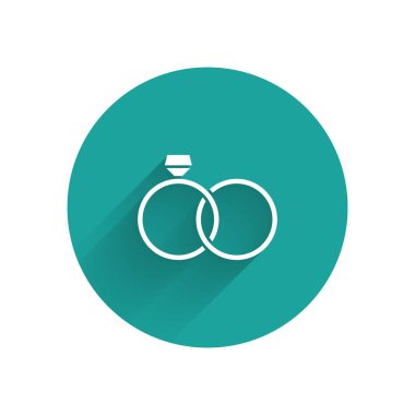 Beyaz Alyans simgesi uzun gölge ile izole. Gelin ve damat mücevher işareti. Evlilik simgesi. Elmas yüzük simgesi. Yeşil daire düğmesi. Vektör İllüstrasyonu