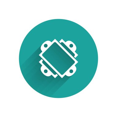 Beyaz Bilet simgesi uzun gölgeli izole edildi. Eğlence parkı. Yeşil daire düğmesi. Vektör İllüstrasyonu