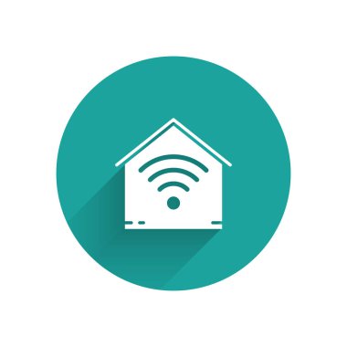 Uzun gölge ile izole wi-fi simgesi ile Beyaz Akıllı ev. Uzaktan kumanda. Yeşil daire düğmesi. Vektör İllüstrasyonu