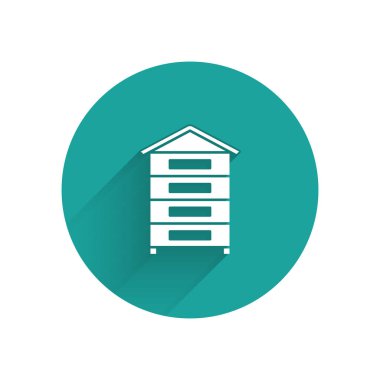 Uzun gölge ile izole arılar simgesi için Beyaz Kovan. Arı kovanı sembolü. Apiary ve arıcılık. Tatlı doğal yemekler. Yeşil daire düğmesi. Vektör İllüstrasyonu