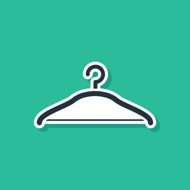 Mavi Askı gardırop simgesi yeşil arka plan üzerinde izole. Vestiyer simgesi. Giysi servisi sembolü. Çamaşır askısı işareti. Vektör İllüstrasyonu