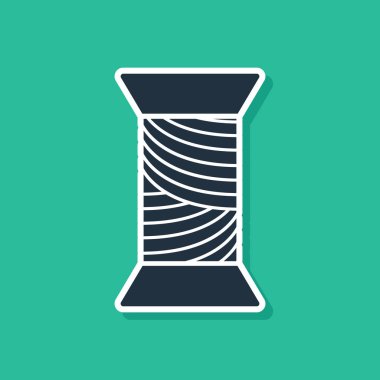 Yeşil arka planda yalıtılmış makara simgesi üzerinde Mavi Dikiş iplik. İplik makara. İplik bobini. Vektör İllüstrasyonu