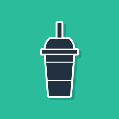 Mavi kağıt cam içme saman ve su simgesi yeşil arka planda izole. Soda içecek bardağı. Taze soğuk içecek sembolü. Vektör Illustration