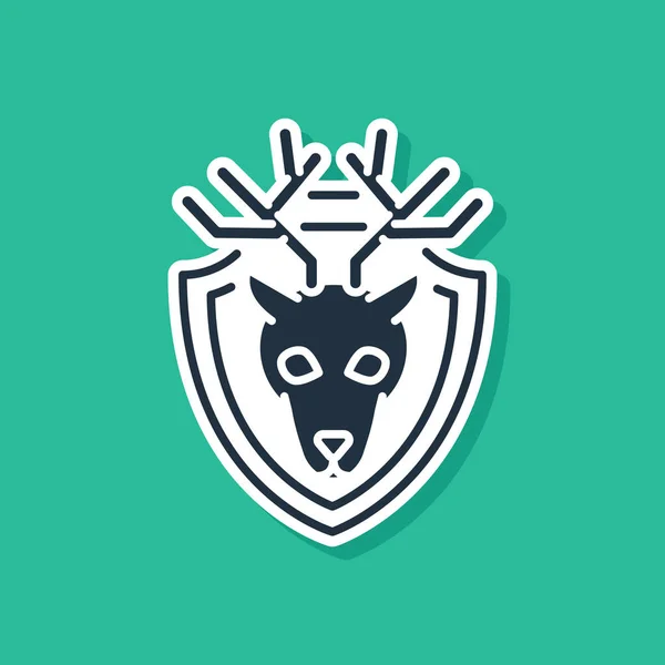 Tête de cerf bleu avec bois sur l'icône du bouclier isolé sur fond vert. Trophée de chasse au mur. Illustration vectorielle — Image vectorielle