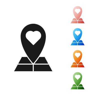 Beyaz arka planda izole edilmiş kalp simgesine sahip Siyah Harita işaretçisi. Sevgililer günü. Aşk yeri. Romantik harita iğnesi. Simgeleri renkli ayarlayın. Vektör İllüstrasyonu