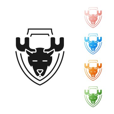 Beyaz arka planda izole kalkan simgesi üzerinde Siyah Moose baş. Duvarda av ganimeti. Simgeleri renkli ayarlayın. Vektör İllüstrasyonu