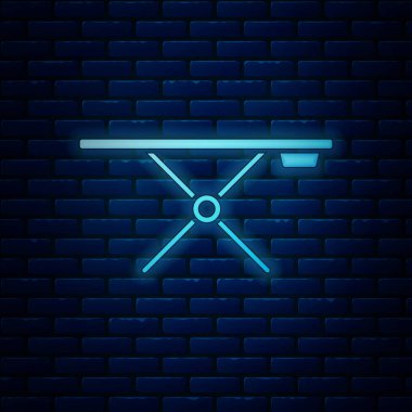 Tuğla duvar arka plan izole parlayan neon Ütü tahtası simgesi. Vektör İllüstrasyonu