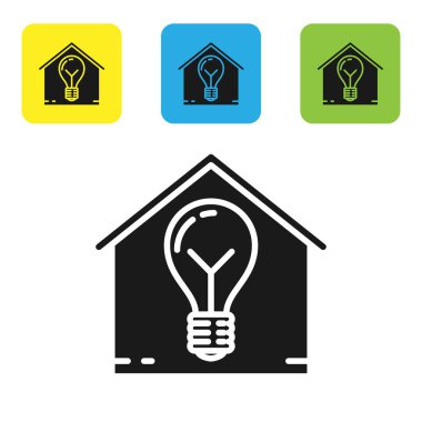 Siyah Akıllı ev ve ampul simgesi beyaz arka plan üzerinde izole. Simgeleri renkli kare düğmeleri ayarlayın. Vektör İllüstrasyonu