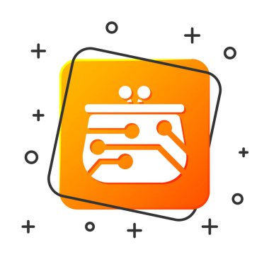 Beyaz şifreleme cüzdan simgesi beyaz arka planda yalıtılmış. Cüzdan ve bitcoin işareti. Madencilik konsepti. Para, ödeme, nakit, ödeme simgesi. Turuncu kare düğme. Vektör İllüstrasyonu