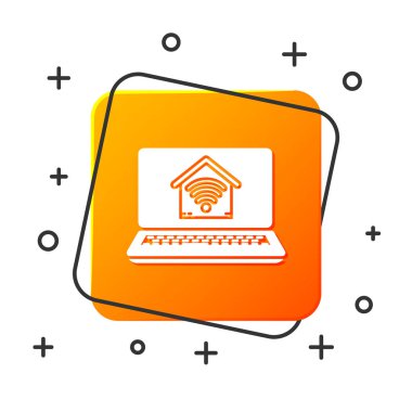 Beyaz arka plan üzerinde izole wi-fi simgesi ile akıllı ev ile Beyaz Laptop. Uzaktan kumanda. Turuncu kare düğme. Vektör İllüstrasyonu