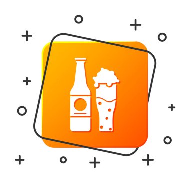 Beyaz Bira şişesi ve cam simgesi beyaz arka plan üzerinde izole. Alkol İçme sembolü. Turuncu kare düğme. Vektör İllüstrasyonu