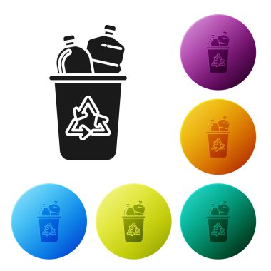 Beyaz arka planda yalıtılmış geri dönüşüm simgesi olan siyah Geri Dönüşüm kutusu. Çöp kutusu simgesi. Çöp kutusu tabelası. Sepet işaretini geri dönüştürün. Simgeleri renkli daire düğmeleri ayarlayın. Vektör İllüstrasyonu