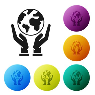 Siyah İnsan elleri beyaz arka plan üzerinde izole Dünya küre simgesi tutan. Dünya kavramını kurtarın. Simgeleri renkli daire düğmeleri ayarlayın. Vektör İllüstrasyonu