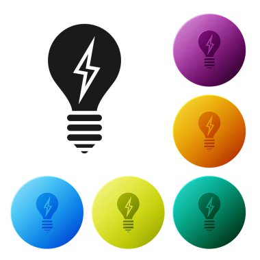 Beyaz arka planda izole yıldırım sembolü simgesi ile Siyah Ampul ampul. Işık lambası işareti. Fikir sembolü. Simgeleri renkli daire düğmeleri ayarlayın. Vektör İllüstrasyonu