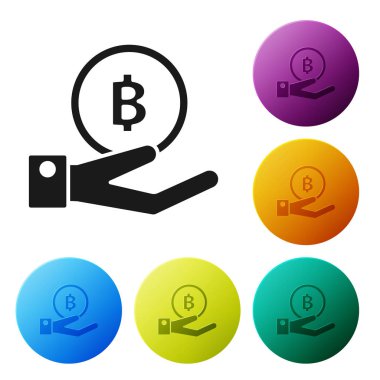 Siyah El beyaz arka planda izole Bitcoin simgesi tutuyor. Blockchain teknolojisi, dijital para piyasası, kripto para cüzdanı. Simgeleri renkli daire düğmeleri ayarlayın. Vektör İllüstrasyonu