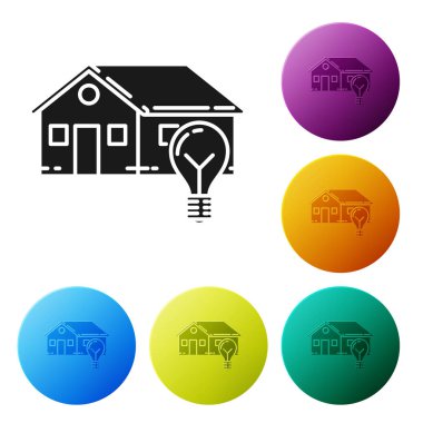 Siyah Akıllı ev ve ampul simgesi beyaz arka plan üzerinde izole. Simgeleri renkli daire düğmeleri ayarlayın. Vektör İllüstrasyonu