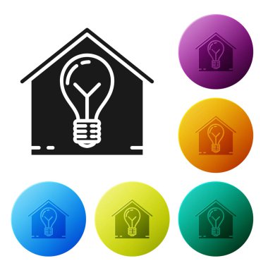 Siyah Akıllı ev ve ampul simgesi beyaz arka plan üzerinde izole. Simgeleri renkli daire düğmeleri ayarlayın. Vektör İllüstrasyonu