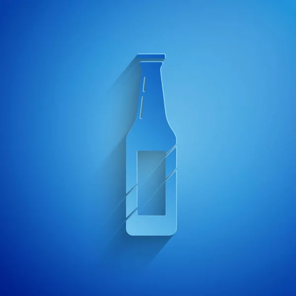 Kağıt mavi arka plan üzerinde izole Bira şişesi simgesi kesti. Kağıt sanat tarzı. Vektör İllüstrasyonu — Stok Vektör